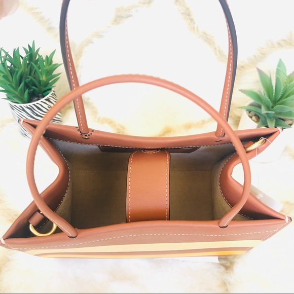 Coach Cashin C9814 Carry 22 Trompe L'oeil Print - Spring 2022 Runway Collection - Picture 12 of 14